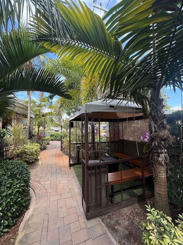 Exterior - Sheridan Guesthouse (Dania Beach)