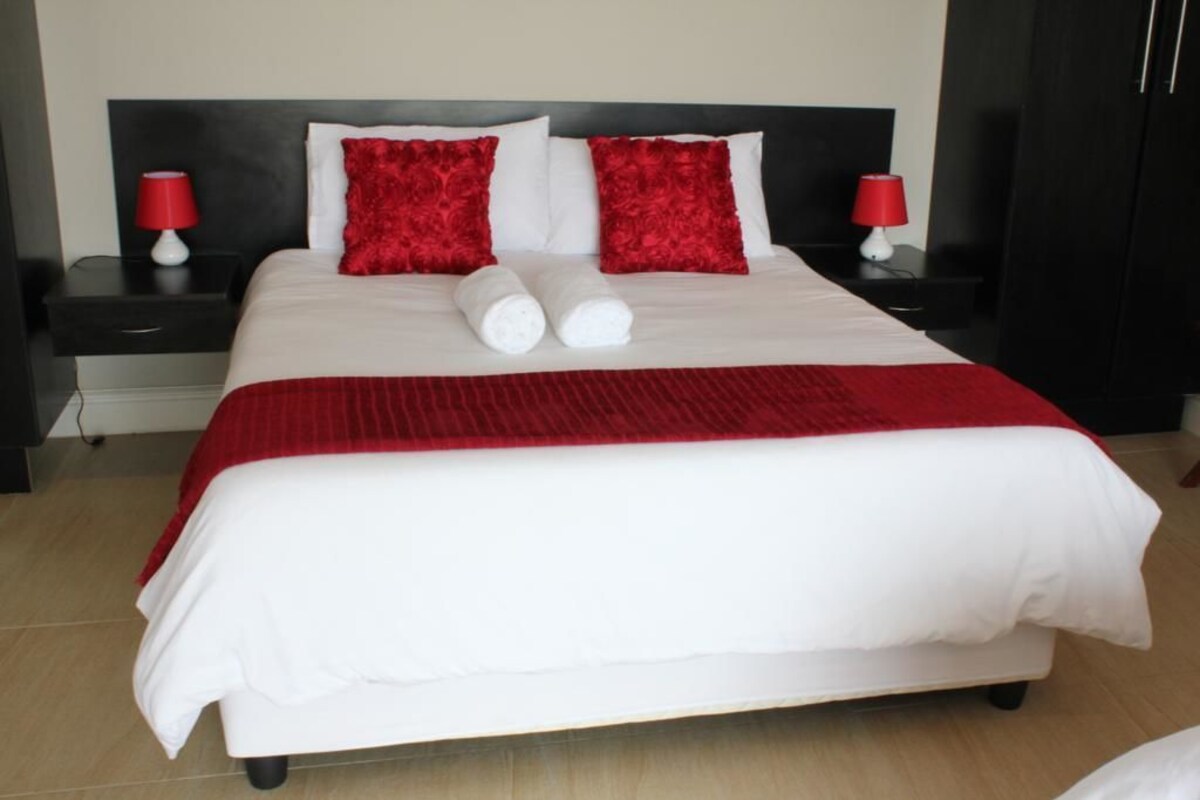 Family Room (Grand) | Desk, iron/ironing board, free cots/infant beds, free WiFi