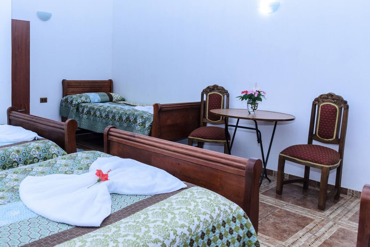 Superior Bungalow | Desk, rollaway beds, free WiFi