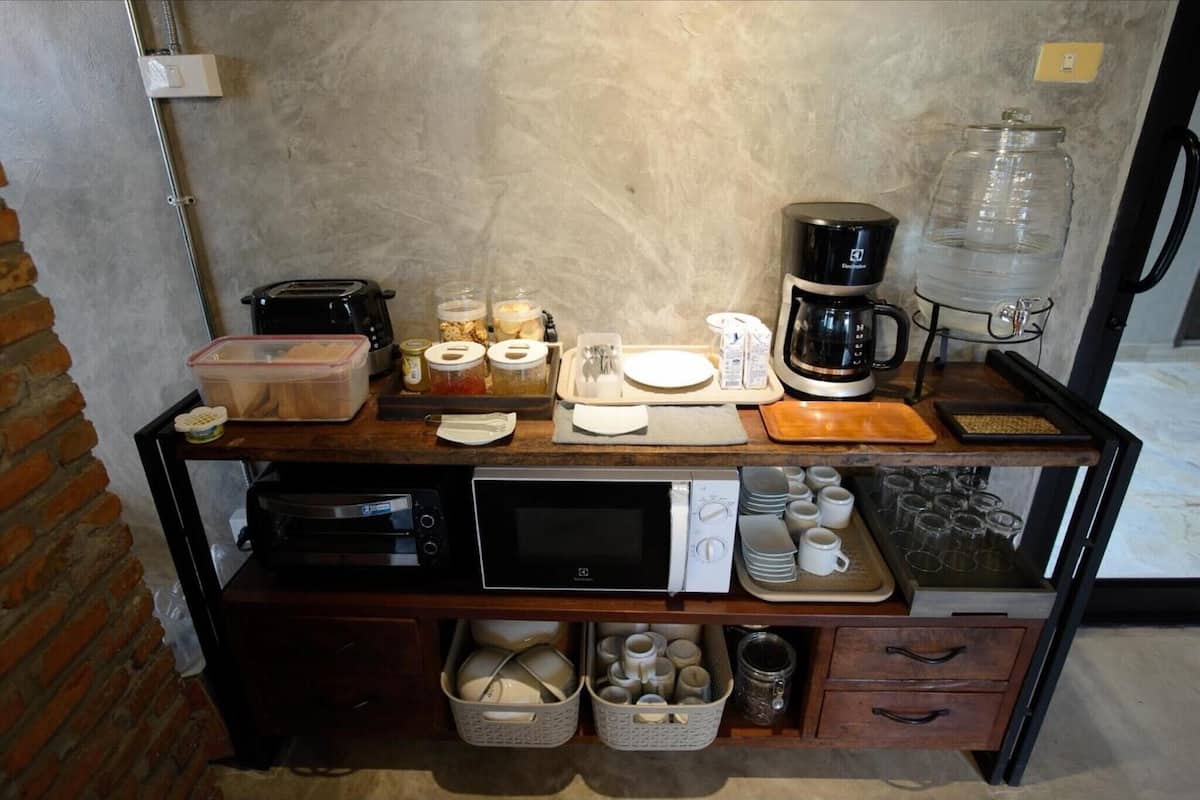 fridge, coffee/tea maker, electric kettle