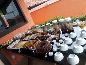 Free continental breakfast  - Bliss Hotéis João Fernandes (Búzios)