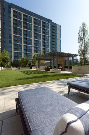 Terrace/patio - MAJA Group Apartments at Nouvelle (McLean)