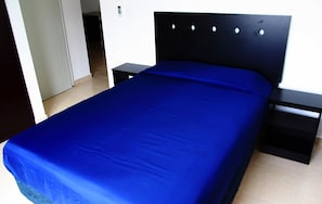 Departamento familiar, 3 habitaciones, vista a la alberca, junto a la alberca | 1 habitación, tabla de planchar con plancha y internet por cable gratis