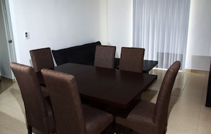 Family Apartment, 3 Bedrooms, Pool View, Poolside | In-room dining