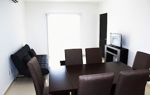 Family Apartment, 3 Bedrooms, Pool View, Poolside | In-room dining
