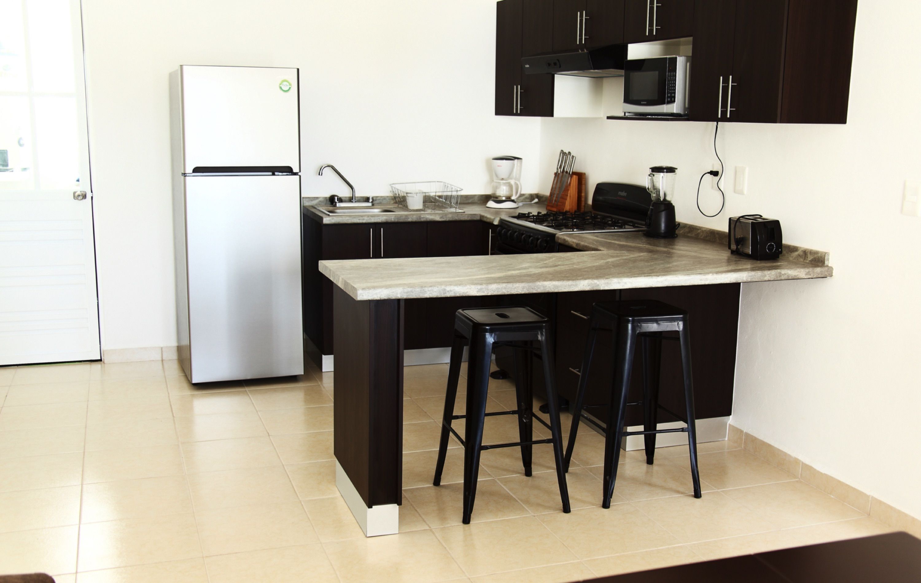 Family Apartment, 3 Bedrooms, Pool View, Poolside | Private kitchen | Fridge, microwave, oven, stovetop