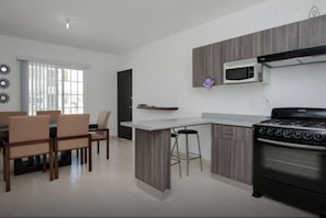 Flat-screen TV - DEPARTAMENTO VELAS SELVANOVA 512 (Playa del Carmen)