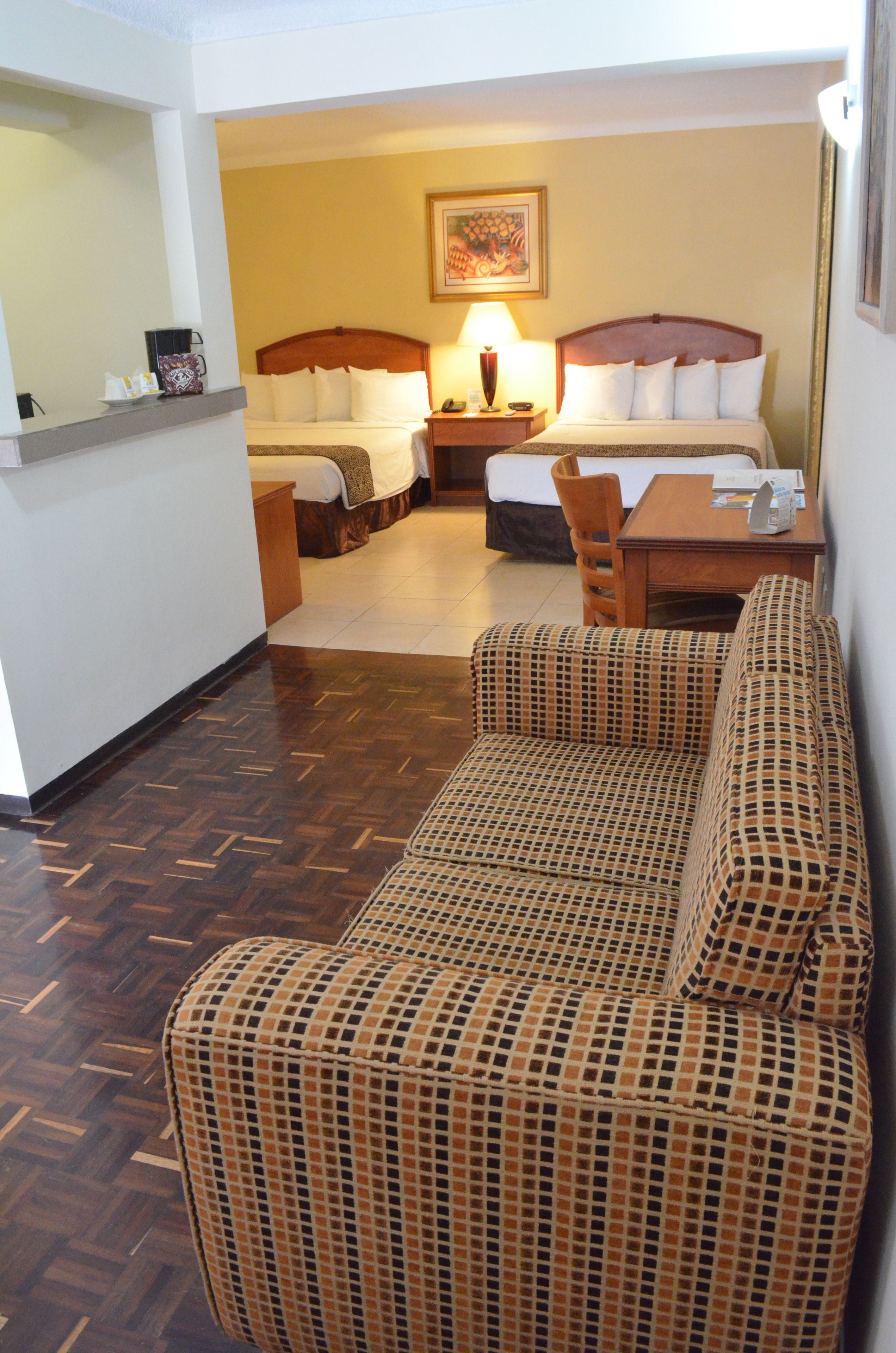 普通套房, 2 張標準雙人床 | 書桌、遮光布/窗簾、隔音、熨斗/熨衣板