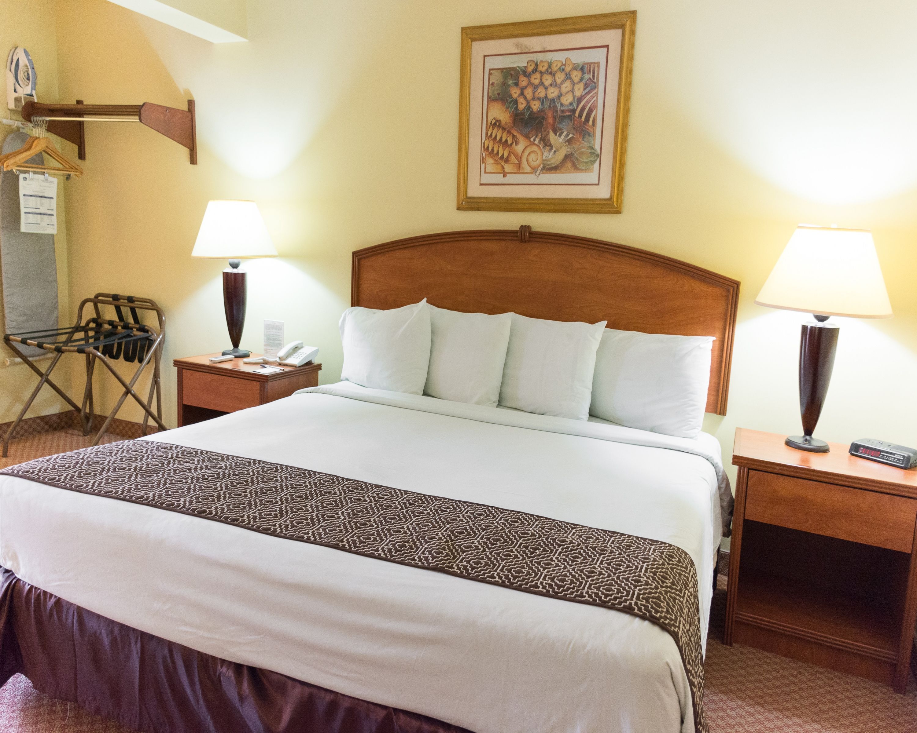 standard room, 1 king bed, non smoking | 1 bedroom, desk, blackout curtains, soundproofing