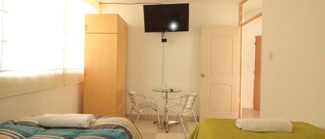 Phòng 2 giường đơn Economy, 2 giường đơn, không hút thuốc, phòng tắm dùng chung | 3 phòng ngủ, bộ đồ giường kháng dị ứng, chăn bông, nệm Select Comfort