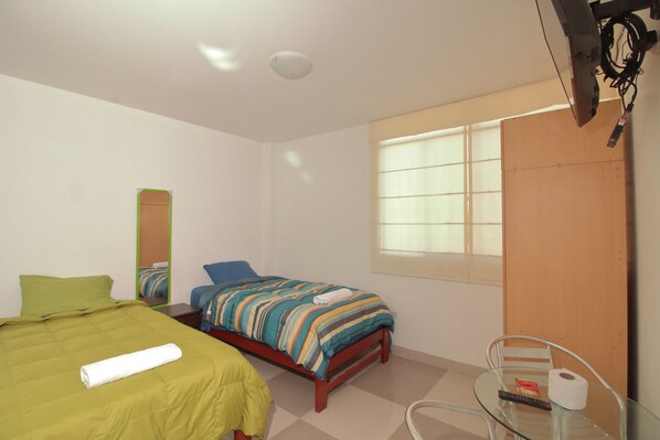 Economy Twin Room, 2 Single Beds, Non Smoking, Shared Bathroom