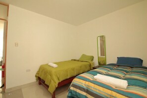 Habitación económica con 2 camas individuales, 2 camas individuales, para no fumadores | 3 habitaciones, ropa de cama hipoalergénica y edredón 