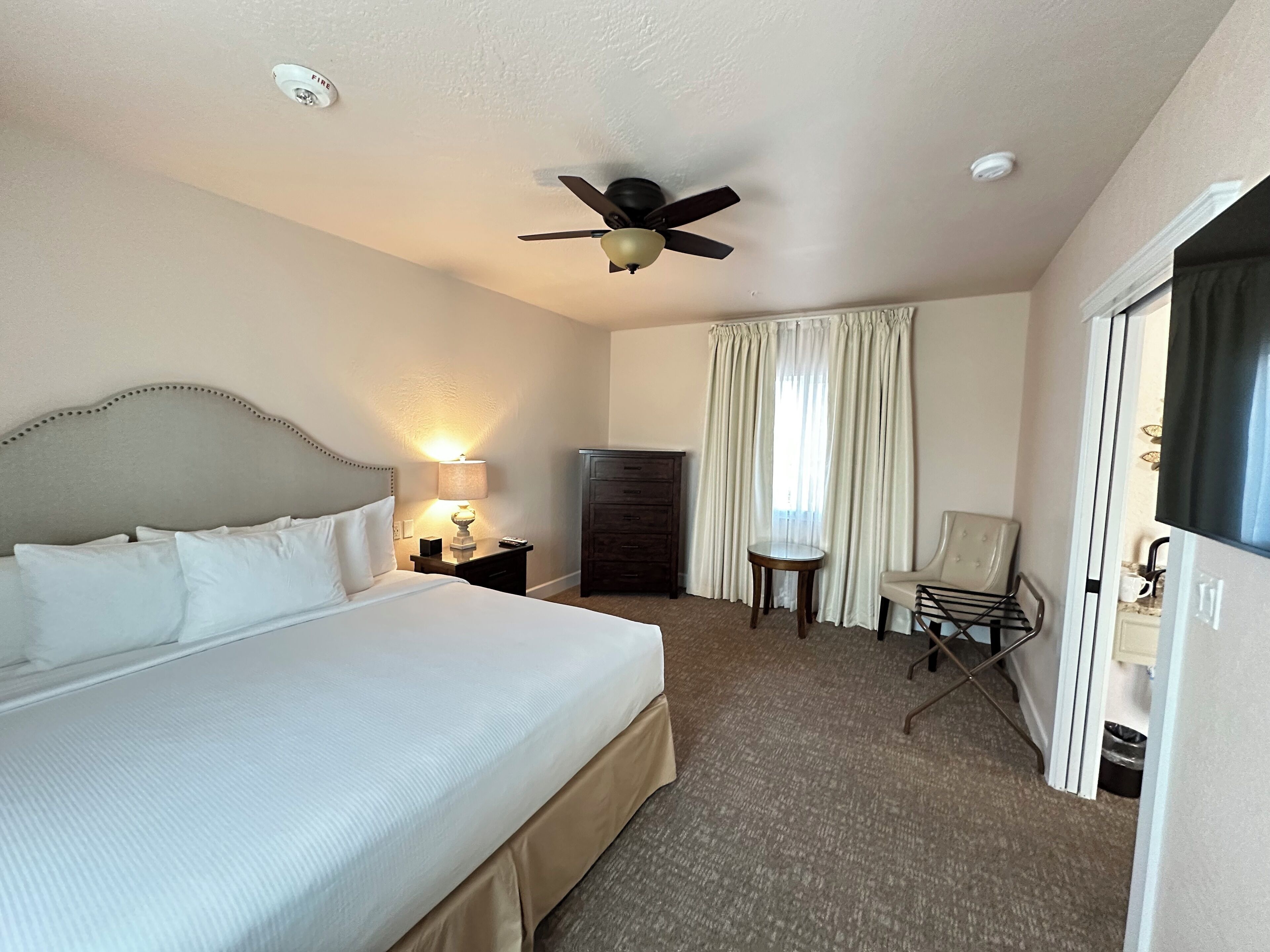 Superior suite, 1 kingsize bed, toegankelijk voor mindervaliden, uitzicht op golfbaan | 1 slaapkamer, luxe beddengoed, pillowtop-bedden, individueel gedecoreerd