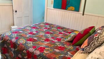 3 bedrooms, desk, WiFi, bed sheets