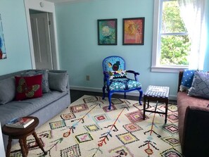 Flat-screen TV, video games, DVD player, books - Historic Cottage, Updated, short drive to town. 9 years of great reviews! (Blue Hill)
