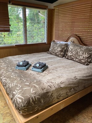 6 bedrooms, desk, iron/ironing board, travel cot - Honomu Place - Resort Oasis (Honomu)