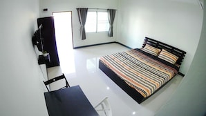 ห้องสแตนดาร์ด | โต๊ะทำงาน