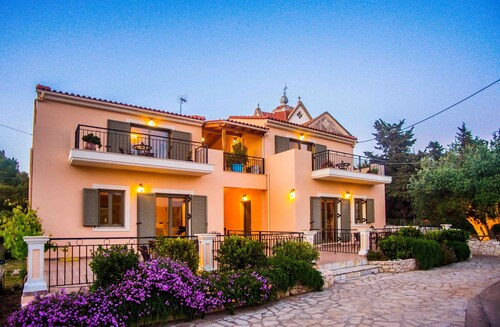 Vain 3 km päässä kuuluisasta Fiskardo-lahdesta