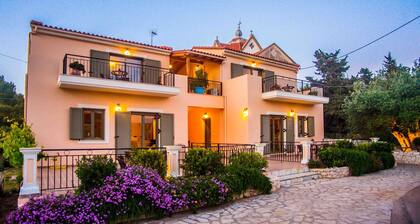 Vain 3 km päässä kuuluisasta Fiskardo-lahdesta