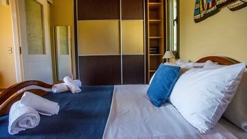 1 bedroom, in-room safe, iron/ironing board, free WiFi