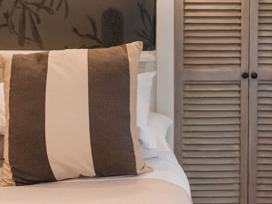 Laptop workspace, iron/ironing board, free WiFi, bed sheets