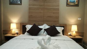 Standard Room | Desk, blackout drapes, free WiFi