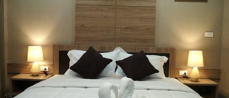 Standard Room | Desk, blackout drapes, free WiFi