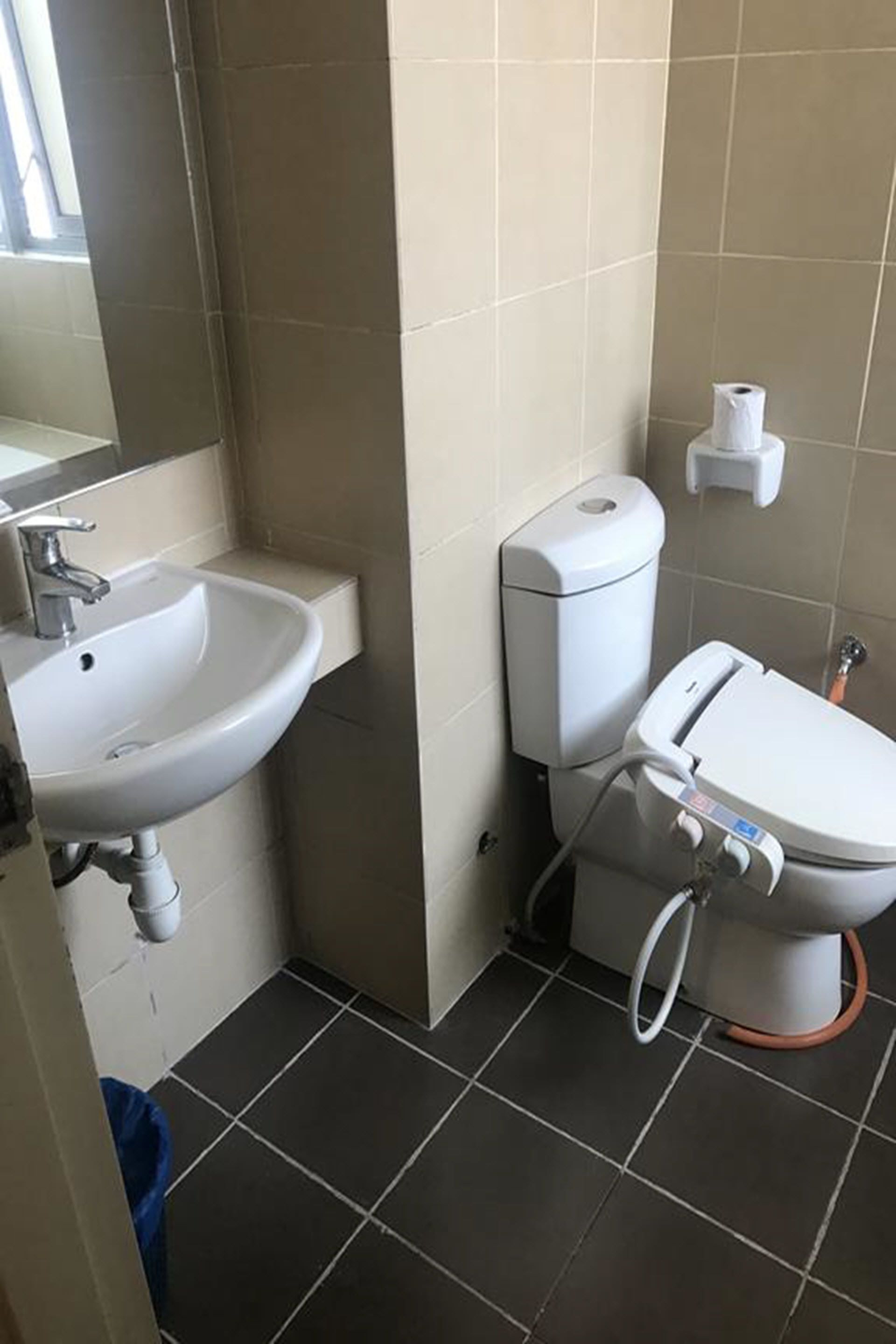 A bathroom with a white sink, toilet, and bidet.