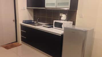 Peti sejuk/penyejuk beku saiz penuh, ketuhar gelombang mikro, dapur