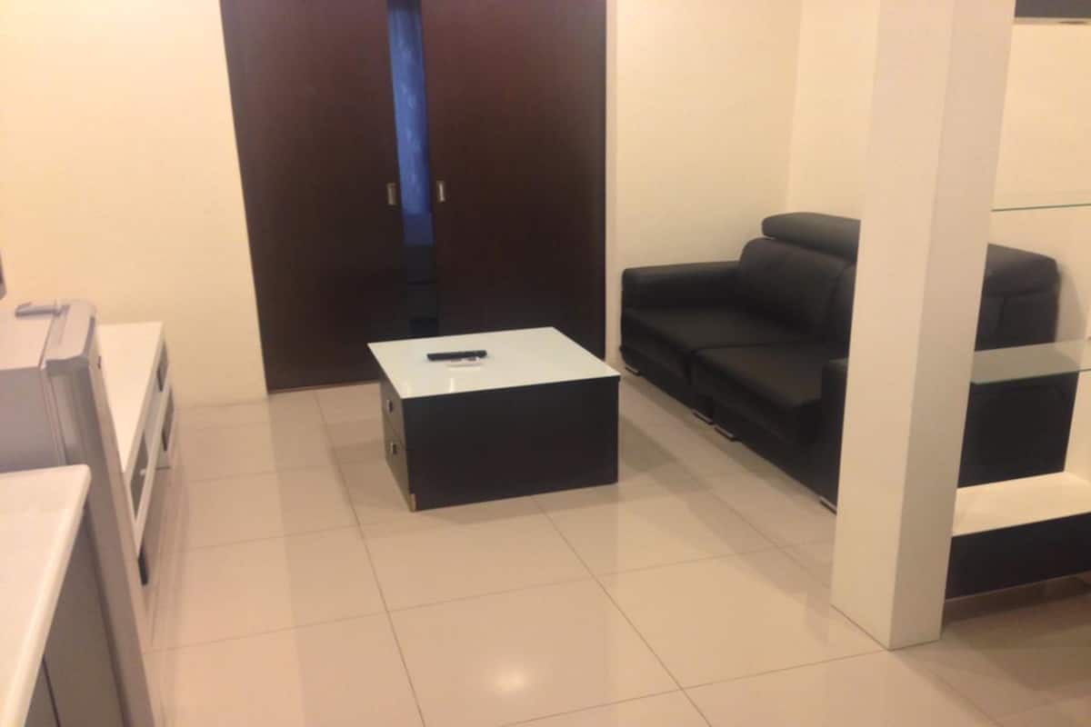 Appartement Standard, 1 chambre | Salle de séjour | Téléviseur