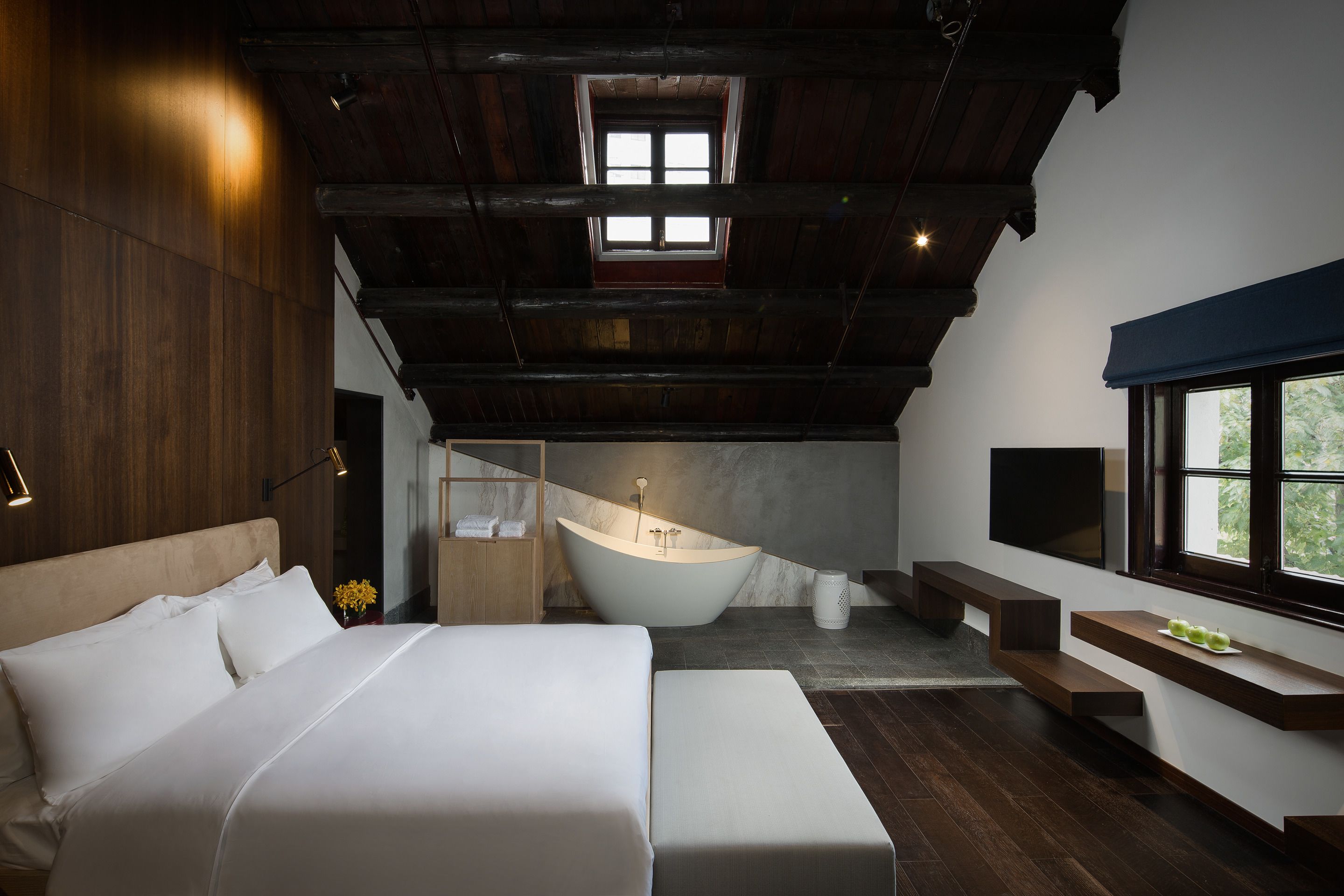 executive suite | premium bedding, down duvets, select comfort beds