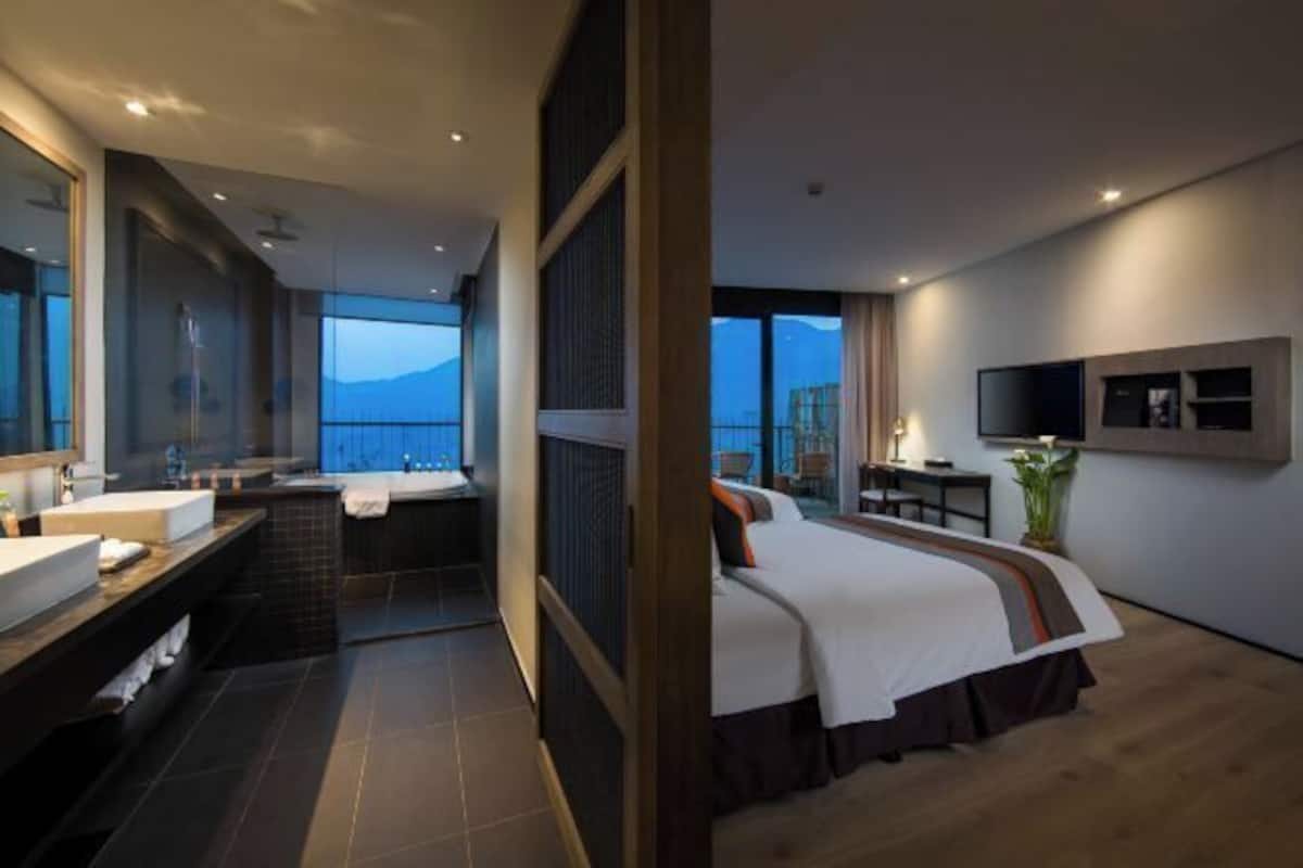 Minibar, in-room safe, desk, blackout curtains