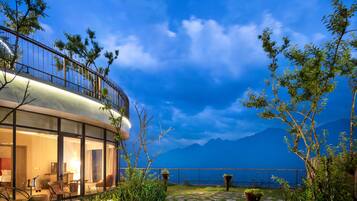 Red Dao Suite | Mountain view