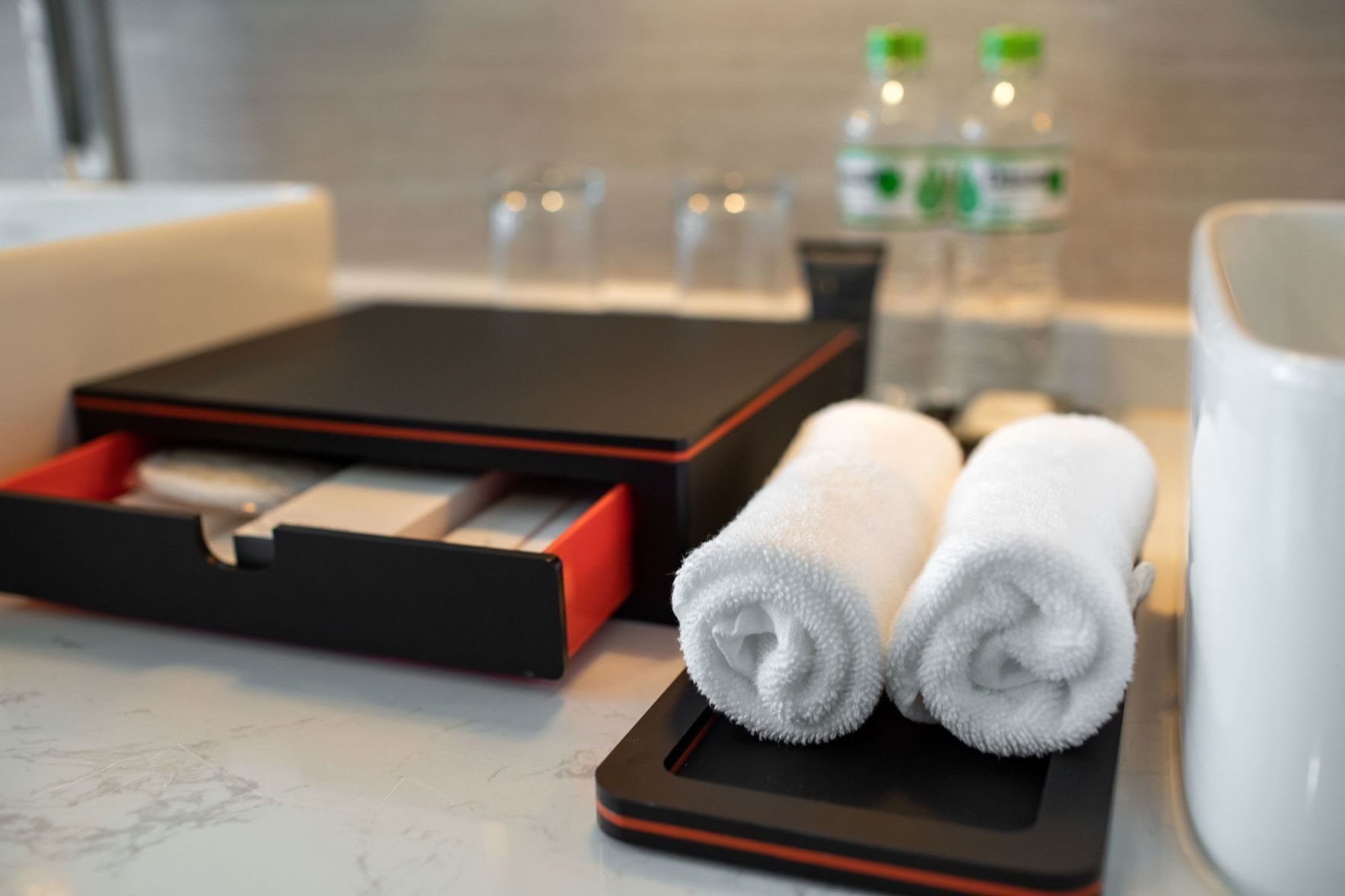 Amenidades de baño | Amenidades de baño gratuitas, secadora de cabello, batas, pantuflas 