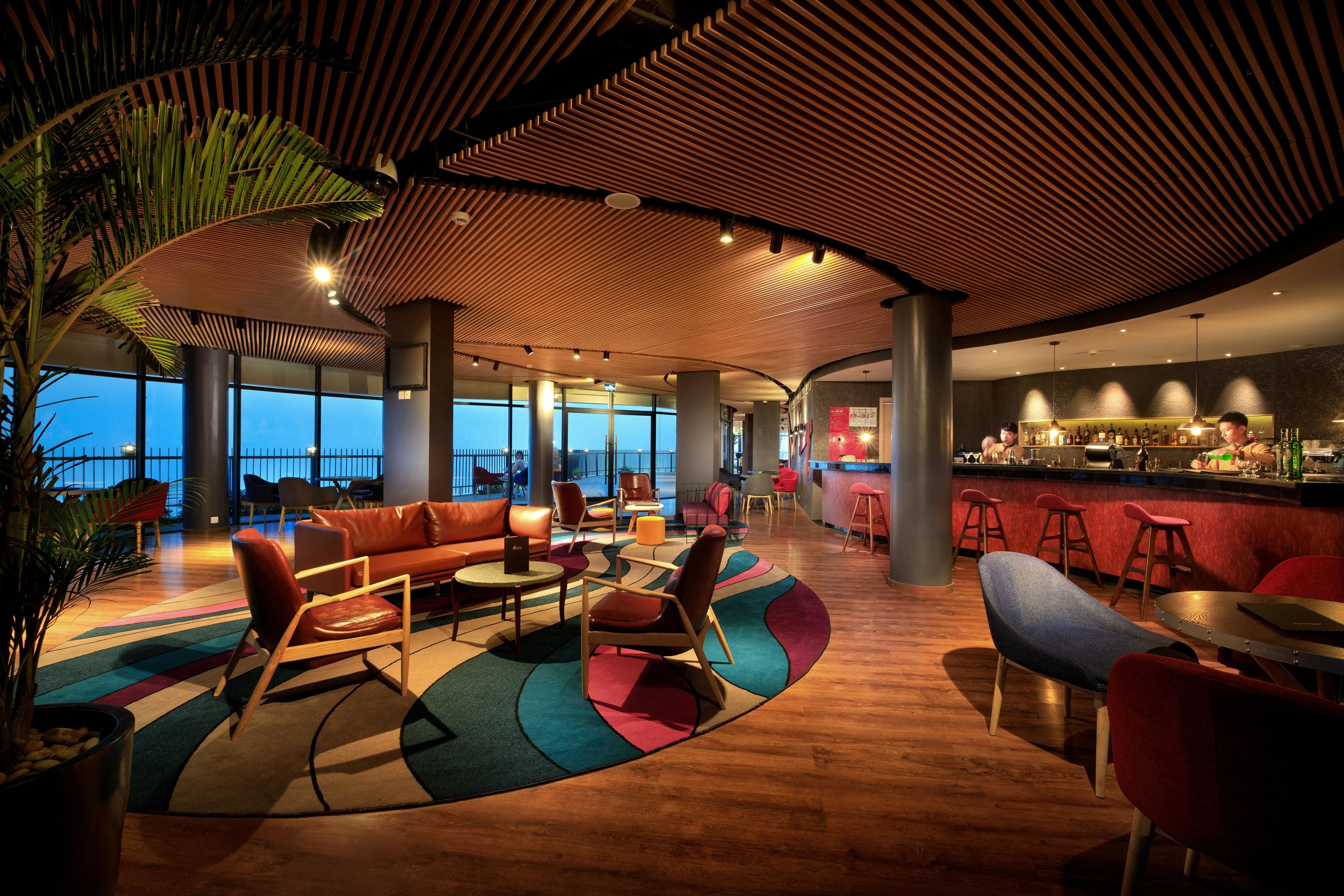 2 bars/lounges, karaoke bar, cocktail bar