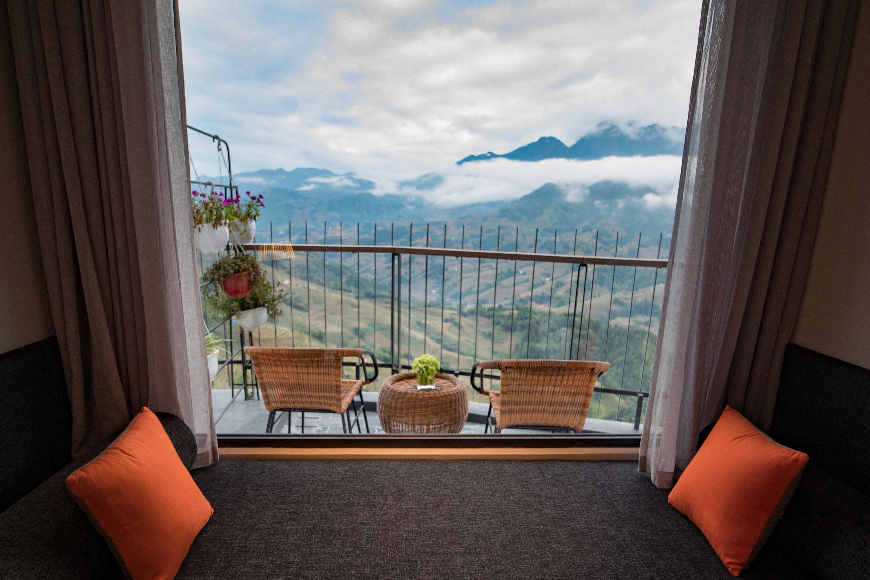 deluxe double or twin room, valley view | balcony