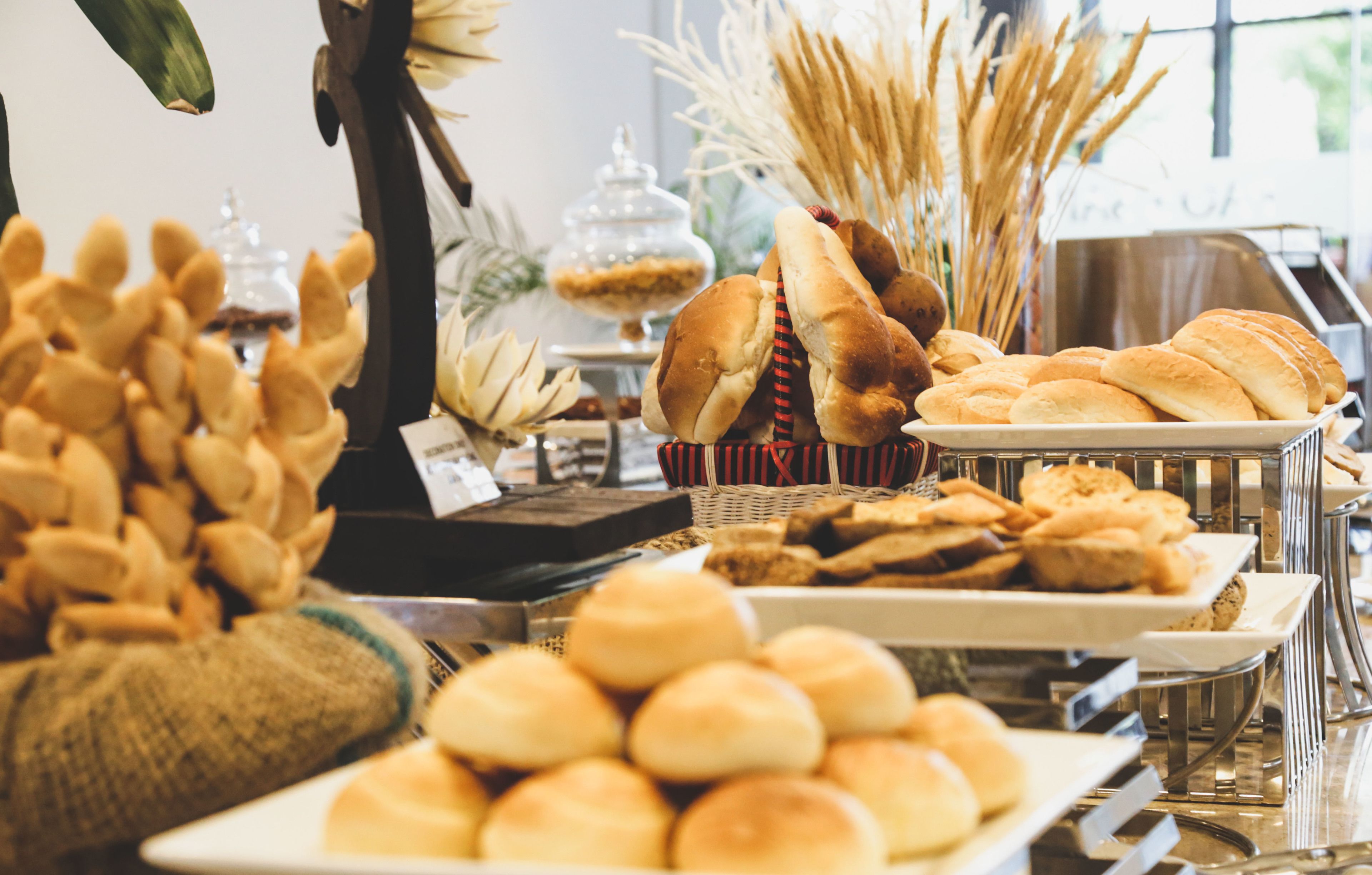 Daily buffet breakfast (VND 375000 per person)