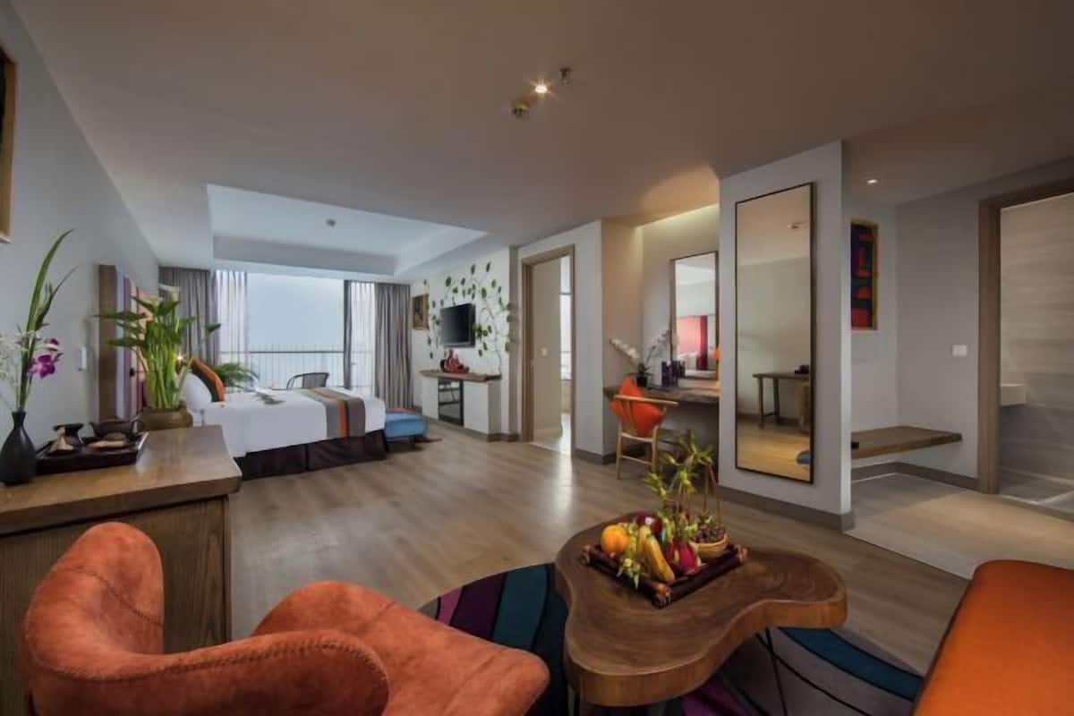 Minibar, in-room safe, desk, blackout curtains