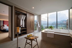Red Dao Suite | Baño | Artículos de higiene personal gratuitos, secador de pelo y albornoces