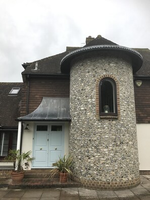 Exterior detail - Goodwood House With Indoor Pool and Hot Tub (Boxgrove)