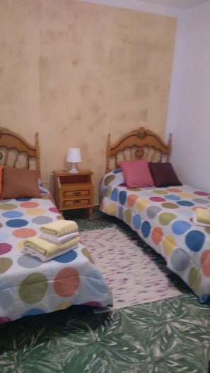 2 Schlafzimmer, Schreibtisch, Bügeleisen/Bügelbrett, kostenloses WLAN