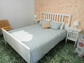 2 Schlafzimmer, Schreibtisch, Bügeleisen/Bügelbrett, kostenloses WLAN