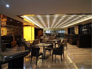 Breakfast, lunch and dinner served