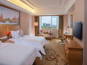 標準大床房 | 客房內保險箱、書桌、遮光布/窗簾、折疊床/加床