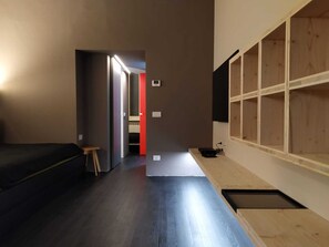 3 bedrooms, iron/ironing board, WiFi, bed sheets -  quiet and peaceful (milano)