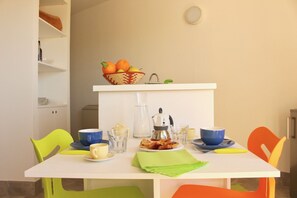 Dining - The Romantic Sunset apartment offers you an unforgettable view of the sea (Alghero)