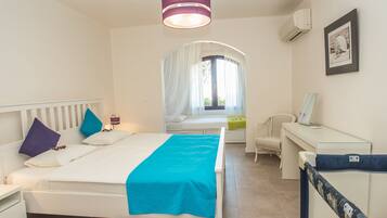 3 slaapkamers, een strijkplank/strijkijzer, gratis wifi, beddengoed