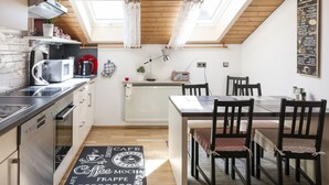 Kaffetrakter/tekoker, kjøleskap, mikrobølgeovn og ovn