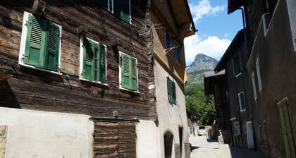 Beautiful 4 room apartment in the old village of Naters for up to 8 guests