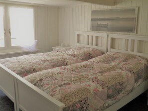 1 chambre, bureau, fer et planche à repasser, accès au Wi-Fi (inclus)